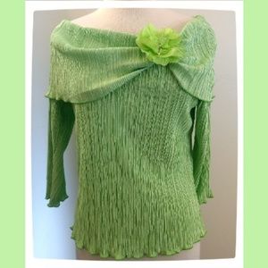 💲SOLD💲Bay Studio Green Crinkle Flower Blouse